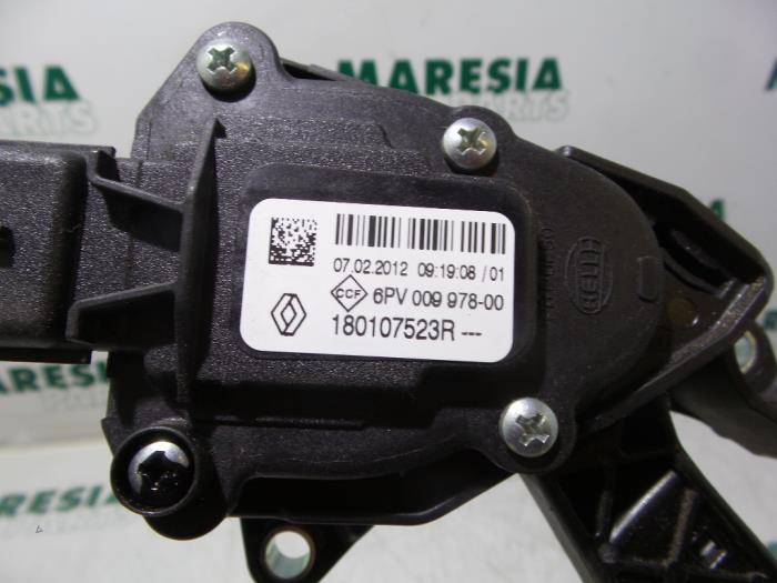 Gaspedaalpositie Sensor van een Renault Master III (FV) 2.3 dCi 100 16V FWD 2012