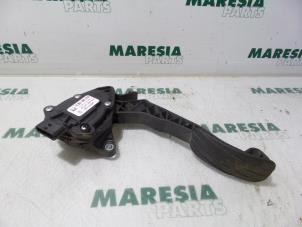 Gebruikte Gaspedaalpositie Sensor Renault Master III (FV) 2.3 dCi 100 16V FWD Prijs € 60,50 Inclusief btw aangeboden door Maresia Parts