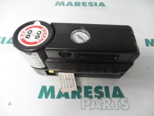 Gebruikte Reparatieset banden Fiat Grande Punto (199) 1.9 Multijet Prijs € 50,00 Margeregeling aangeboden door Maresia Parts