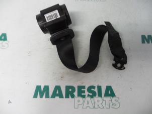 Gebruikte Veiligheidsgordel links-achter Fiat Grande Punto (199) 1.9 Multijet Prijs € 25,00 Margeregeling aangeboden door Maresia Parts