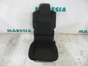 Gebruikte Stoel achter Renault Scénic III (JZ) 1.4 16V TCe 130 Prijs € 50,00 Margeregeling aangeboden door Maresia Parts