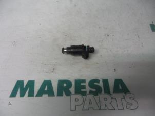 Gebruikte Injector (benzine injectie) Peugeot 306 (7B) 1.8i 16V Kat. Prijs € 25,00 Margeregeling aangeboden door Maresia Parts