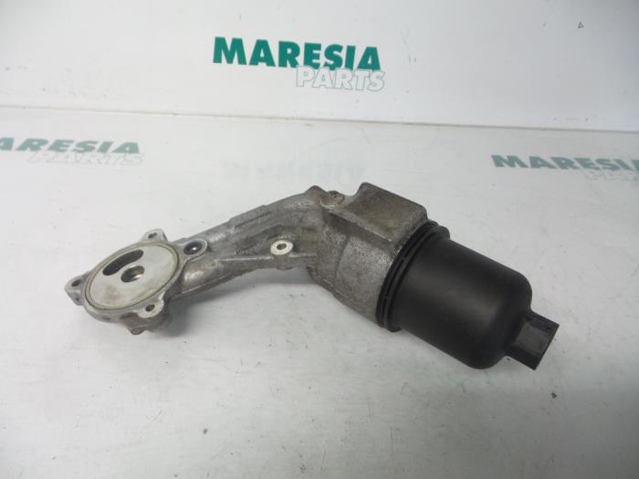 Gebruikte Oliefilterhouder Peugeot 206 (2A/C/H/J/S) 1.4 XR,XS,XT,Gentry Prijs € 35,00 Margeregeling aangeboden door Maresia Parts