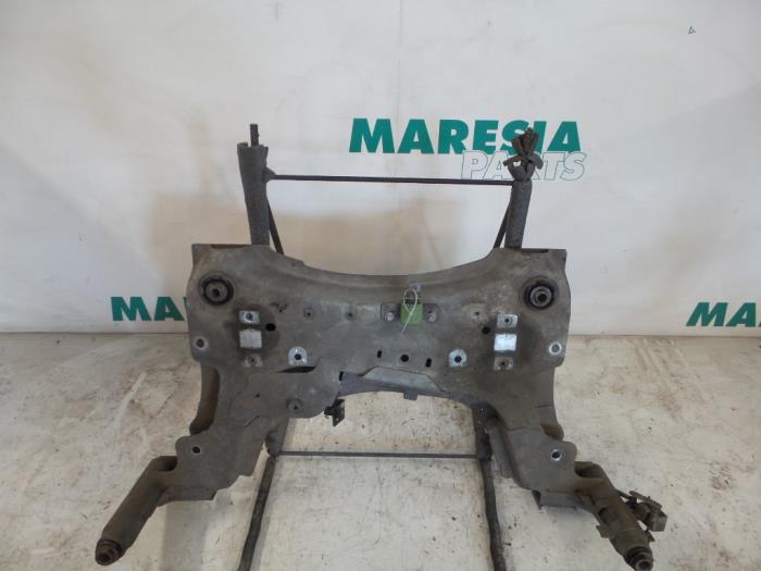 Gebruikte Subframe Renault Scénic III (JZ) 1.4 16V TCe 130 Prijs € 105,00 Margeregeling aangeboden door Maresia Parts