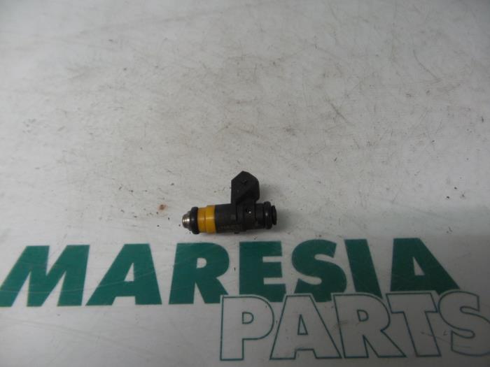 Gebruikte Injector (benzine injectie) Renault Scénic I (JA) 1.6 16V Prijs € 20,00 Margeregeling aangeboden door Maresia Parts