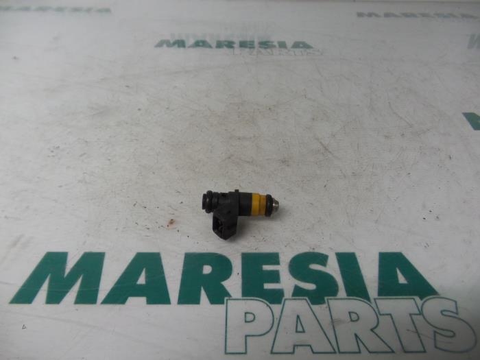 Gebruikte Injector (benzine injectie) Renault Scénic I (JA) 1.6 16V Prijs € 20,00 Margeregeling aangeboden door Maresia Parts