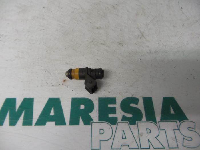 Gebruikte Injector (benzine injectie) Renault Scénic I (JA) 1.6 16V Prijs € 20,00 Margeregeling aangeboden door Maresia Parts