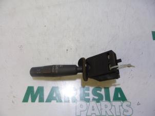 Gebruikte Knipperlicht Schakelaar Peugeot 306 (7A/C/S) 1.4 XN,XR,XA,XRA Prijs € 25,00 Margeregeling aangeboden door Maresia Parts