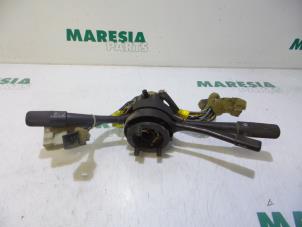 Gebruikte Schakelaar Stuurkolom (licht) Fiat Croma Prijs € 35,00 Margeregeling aangeboden door Maresia Parts