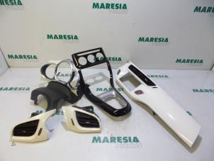 Gebruikte Dashboard Citroen DS3 (SA) 1.6 e-HDi Prijs € 131,25 Margeregeling aangeboden door Maresia Parts