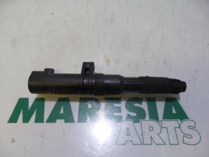 Gebruikte Bobine Renault Megane III Grandtour (KZ) 1.6 16V Prijs € 10,00 Margeregeling aangeboden door Maresia Parts