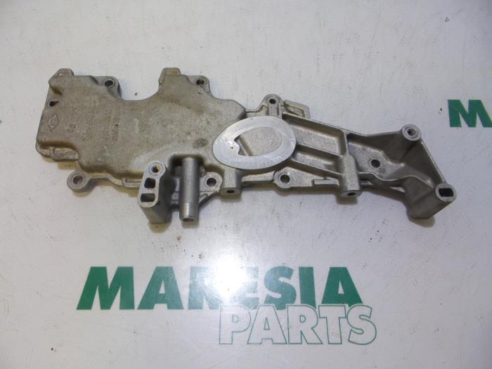 Gebruikte Kleppendeksel Renault Laguna II (BG) 2.0 16V Prijs € 20,00 Margeregeling aangeboden door Maresia Parts