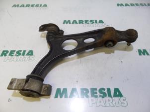 Gebruikte Draagarm onder rechts-voor Alfa Romeo 147 (937) 1.6 Twin Spark 16V Prijs € 25,00 Margeregeling aangeboden door Maresia Parts