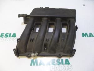 Gebruikte Inlaatspruitstuk Renault Megane Prijs € 40,00 Margeregeling aangeboden door Maresia Parts