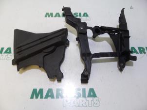 Gebruikte Distributiedeksel Renault Fluence (LZ) 1.5 dCi 105 Prijs € 35,00 Margeregeling aangeboden door Maresia Parts