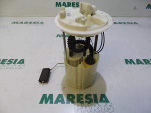 Gebruikte Brandstofpomp Elektrisch Fiat Stilo (192A/B) 1.6 16V 5-Drs. Prijs € 20,00 Margeregeling aangeboden door Maresia Parts