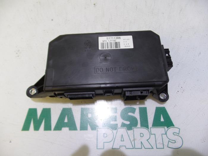 Gebruikte Computer Diversen Fiat Stilo (192A/B) 1.6 16V 5-Drs. Prijs € 35,00 Margeregeling aangeboden door Maresia Parts