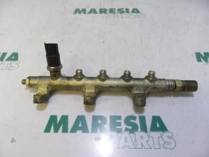 Gebruikte Common rail (Injectie) Renault Master II (JD) 2.2 dCi 16V Prijs € 70,00 Margeregeling aangeboden door Maresia Parts