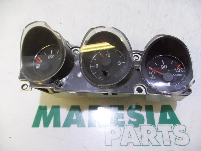 Gebruikte Display Interieur Alfa Romeo 156 Sportwagon (932) 1.9 JTD 16V Prijs € 30,00 Margeregeling aangeboden door Maresia Parts