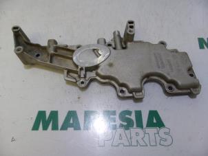 Gebruikte Kleppendeksel Renault Clio II (BB/CB) 1.4 16V Prijs € 20,00 Margeregeling aangeboden door Maresia Parts