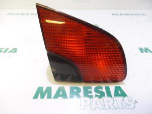 Gebruikte Achterlicht links Peugeot 406 Break (8E/F) 2.2 HDi 16V FAP Prijs € 20,00 Margeregeling aangeboden door Maresia Parts