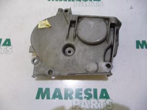 Gebruikte Distributiedeksel Renault Megane II (BM/CM) 1.6 16V Autom. Prijs € 35,00 Margeregeling aangeboden door Maresia Parts
