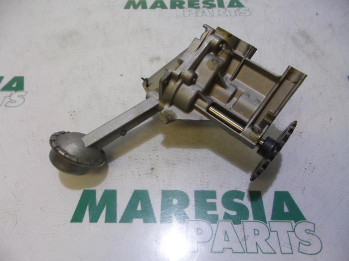 Gebruikte Oliepomp Renault Megane Scénic (JA) 1.6 16V RT,RXE,RXT Prijs € 50,00 Margeregeling aangeboden door Maresia Parts