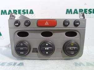 Gebruikte Kachel Bedieningspaneel Alfa Romeo 147 (937) 1.6 HP Twin Spark 16V Prijs € 25,00 Margeregeling aangeboden door Maresia Parts