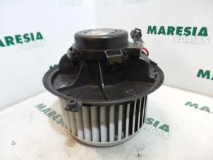 Gebruikte Chaufage Ventilatiemotor Alfa Romeo 147 (937) 1.6 HP Twin Spark 16V Prijs € 25,00 Margeregeling aangeboden door Maresia Parts