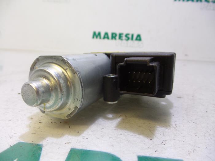 Schuifdak Motor van een Peugeot 407 SW (6E) 2.0 HDiF 16V 2005