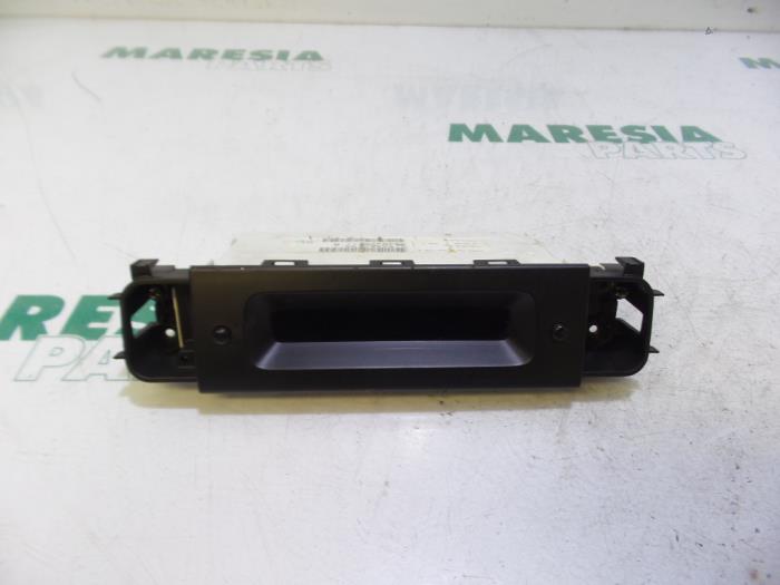 Gebruikte Display Interieur Peugeot 406 Break (8E/F) 1.8 16V Prijs € 30,00 Margeregeling aangeboden door Maresia Parts
