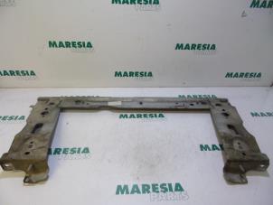 Gebruikte Radiateurbalk Renault Scénic II (JM) 2.0 16V Prijs € 35,00 Margeregeling aangeboden door Maresia Parts