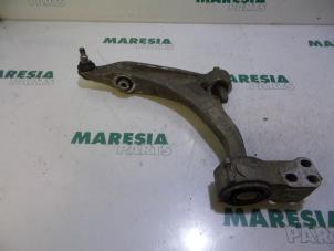Gebruikte Draagarm onder rechts-voor Alfa Romeo 159 Sportwagon (939BX) 1.9 JTDm Prijs € 35,00 Margeregeling aangeboden door Maresia Parts