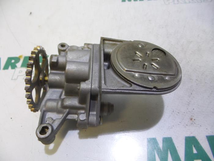 Gebruikte Oliepomp Peugeot 206 (2A/C/H/J/S) 1.4 XR,XS,XT,Gentry Prijs € 65,00 Margeregeling aangeboden door Maresia Parts