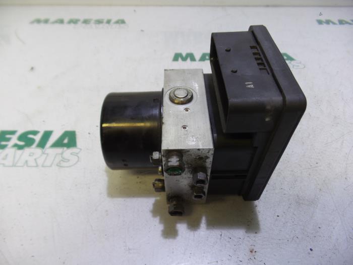 Gebruikte ABS Pomp Citroen C5 II Break (RE) 1.8 16V Prijs € 262,50 Margeregeling aangeboden door Maresia Parts