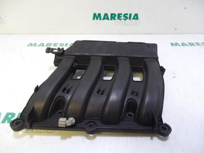 Gebruikte Spruitstuk Inlaat Renault Laguna II Grandtour (KG) 1.8 16V Prijs € 40,00 Margeregeling aangeboden door Maresia Parts