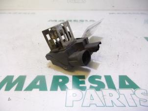 Gebruikte Koelvinweerstand Citroen C3 Picasso (SH) 1.4 16V VTI 95 Prijs € 20,00 Margeregeling aangeboden door Maresia Parts
