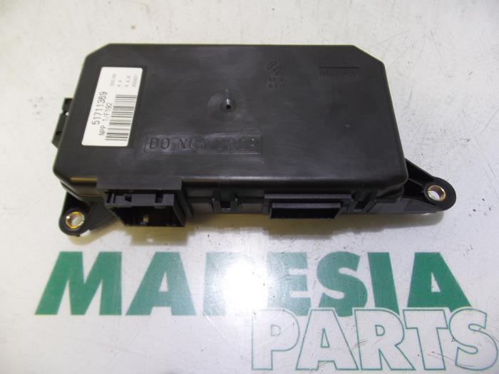 Gebruikte Computer Diversen Fiat Stilo (192A/B) 1.2 16V 3-Drs. Prijs € 35,00 Margeregeling aangeboden door Maresia Parts