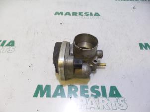 Gebruikte Gasklephuis Renault Modus/Grand Modus (JP) 1.6 16V Prijs € 30,00 Margeregeling aangeboden door Maresia Parts