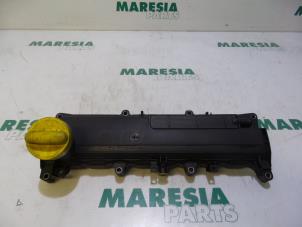 Gebruikte Kleppendeksel Renault Clio III (BR/CR) 1.5 dCi 70 Prijs € 35,00 Margeregeling aangeboden door Maresia Parts