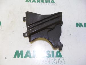 Gebruikte Distributiedeksel Renault Clio III (BR/CR) 1.5 dCi 70 Prijs € 20,00 Margeregeling aangeboden door Maresia Parts