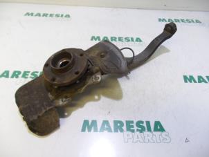 Gebruikte Asschenkel rechts-voor Alfa Romeo GT (937) 1.9 JTD 16V Multijet Prijs € 75,00 Margeregeling aangeboden door Maresia Parts