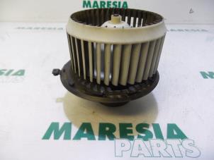 Gebruikte Kachel Ventilatiemotor Alfa Romeo GT (937) 1.9 JTD 16V Multijet Prijs € 25,00 Margeregeling aangeboden door Maresia Parts
