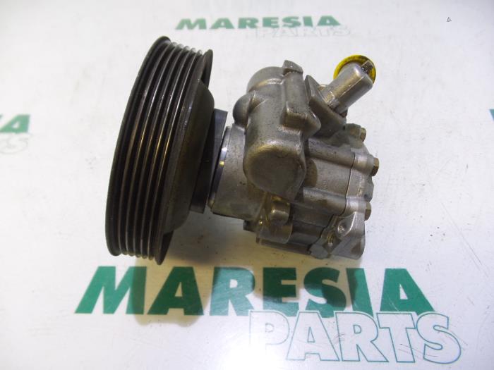 Gebruikte Pomp Servo Fiat Barchetta (183) 1.8 16V Prijs € 50,00 Margeregeling aangeboden door Maresia Parts
