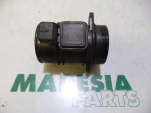 Gebruikte Luchthoeveelheidsmeter Renault Clio III (BR/CR) 1.5 dCi 70 Prijs € 25,00 Margeregeling aangeboden door Maresia Parts