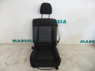 Gebruikte Voorstoel links Citroen C4 Cactus (0B/0P) 1.6 Blue Hdi 100 Prijs € 157,50 Margeregeling aangeboden door Maresia Parts