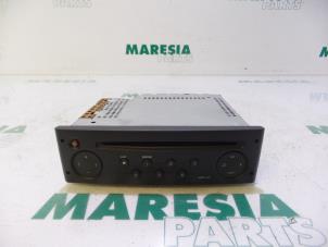 Gebruikte Radio CD Speler Renault Clio II (BB/CB) 1.2 16V Prijs € 60,00 Margeregeling aangeboden door Maresia Parts