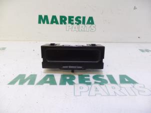 Gebruikte Display Interieur Renault Scénic I (JA) 1.6 16V Prijs € 15,00 Margeregeling aangeboden door Maresia Parts