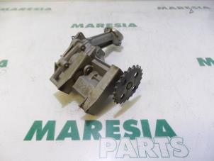 Gebruikte Oliepomp Renault Clio II (BB/CB) 1.4 16V Prijs € 50,00 Margeregeling aangeboden door Maresia Parts