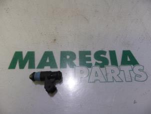 Gebruikte Injector (benzine injectie) Dacia Logan (LS) 1.6 16V Prijs € 20,00 Margeregeling aangeboden door Maresia Parts